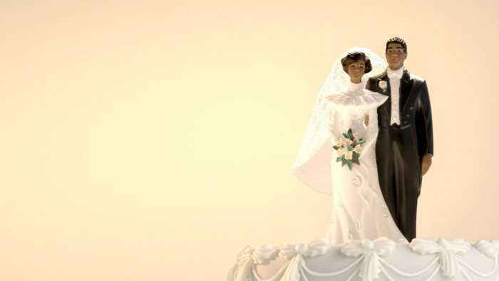 wedding-cake-topper-streaming-marriage